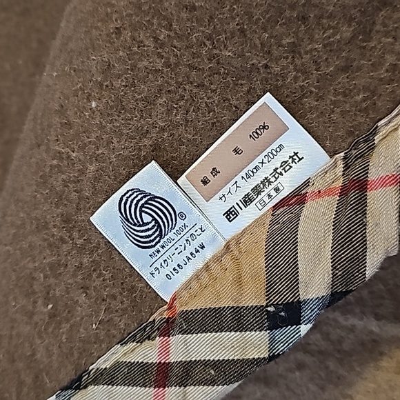 ❣️Burberrys Blanket❣️ - Picture 5 of 9